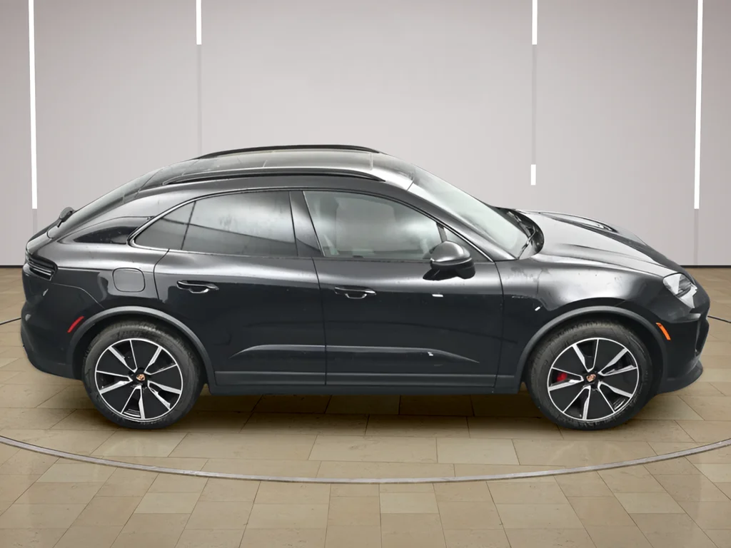2025 Porsche Macan S - Photo 38