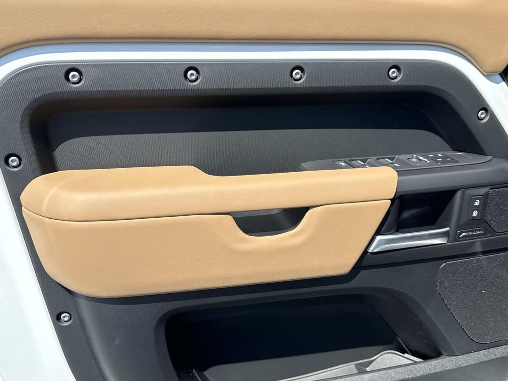 New 2026 Fuji White Land Rover S image 20