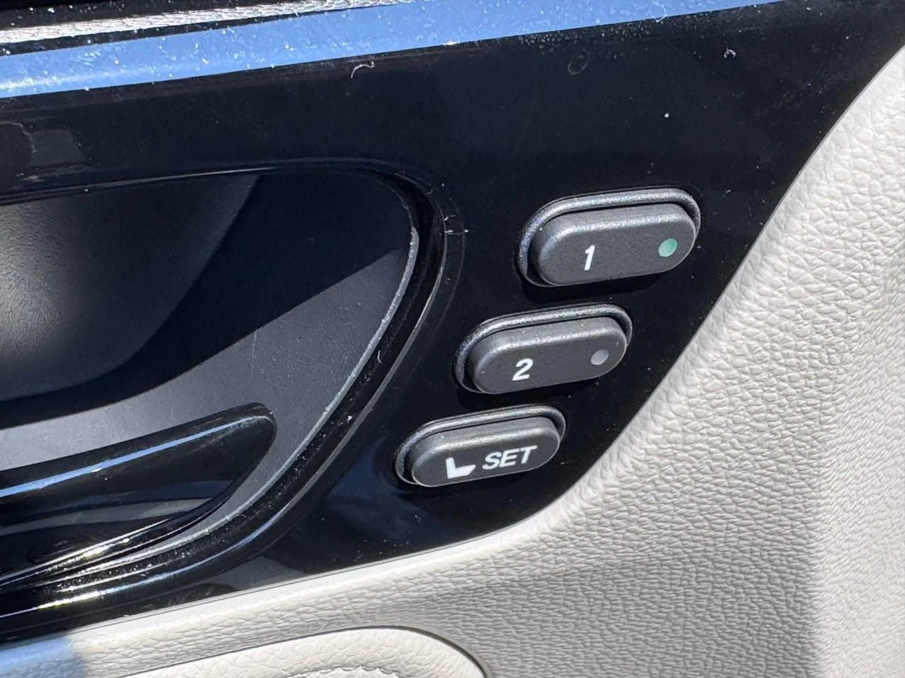 2025 Honda Odyssey Elite - Photo 18
