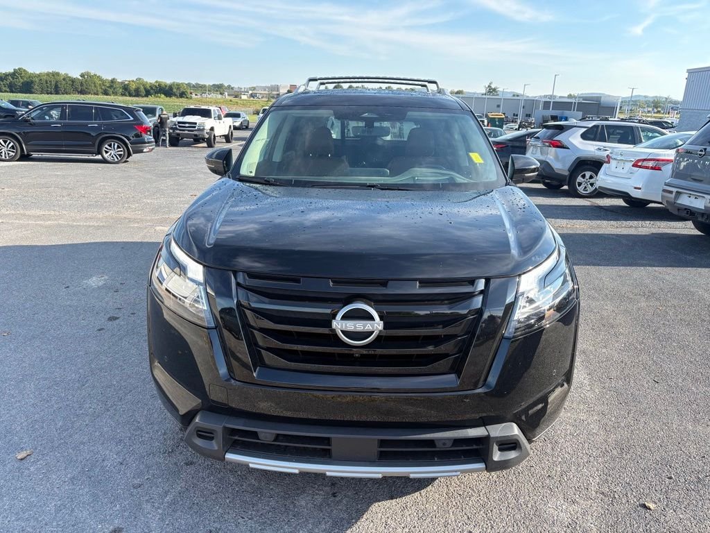 Used 2023 Black Nissan Platinum image 8