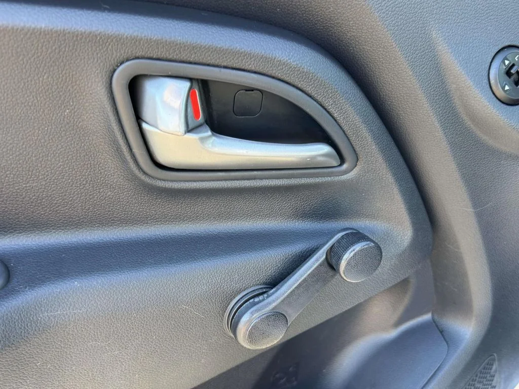 Used 2015 Silver Kia LX image 27