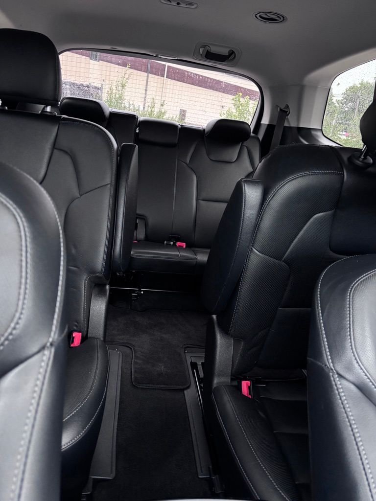 Used 2023 White Kia EX image 35