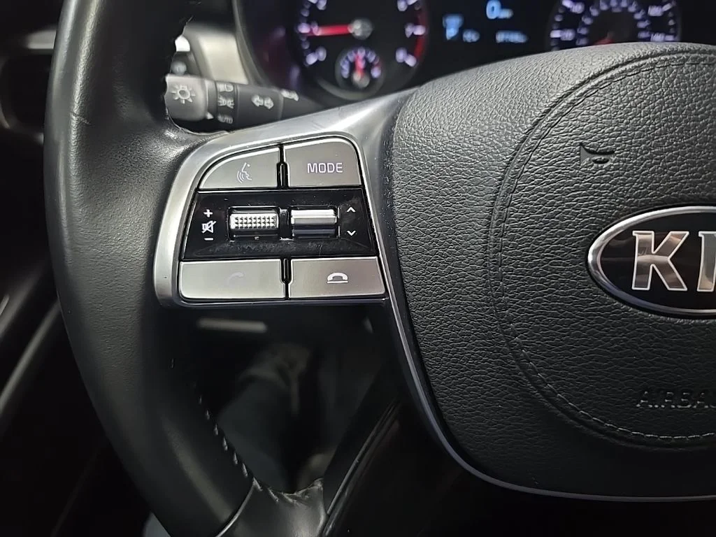 Used 2020 Silver Kia S image 22