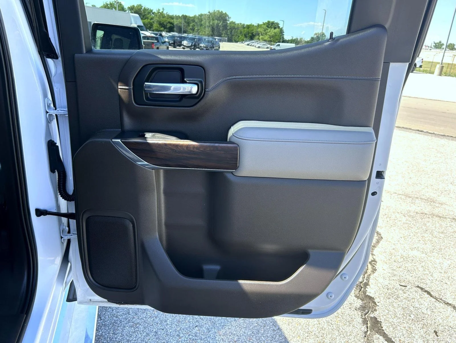 Certified Used 2022 White GMC SLT image 18