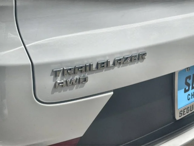 Certified Used 2025 Summit White Chevrolet LT image 30