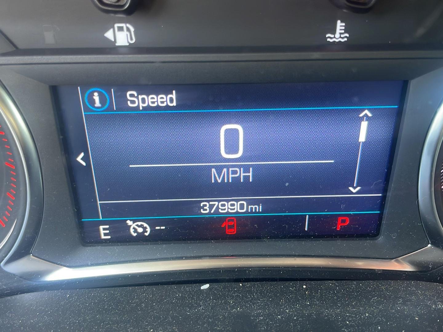Used 2023 Summit White GMC SLE image 2