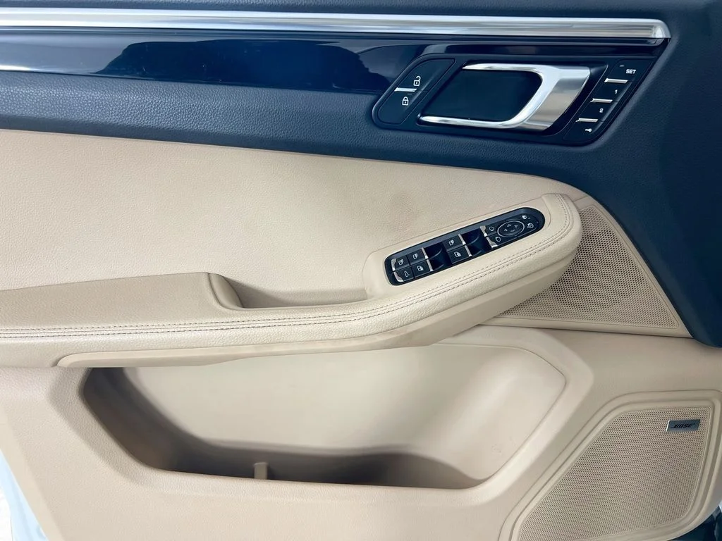 Used 2020  Porsche S image 18