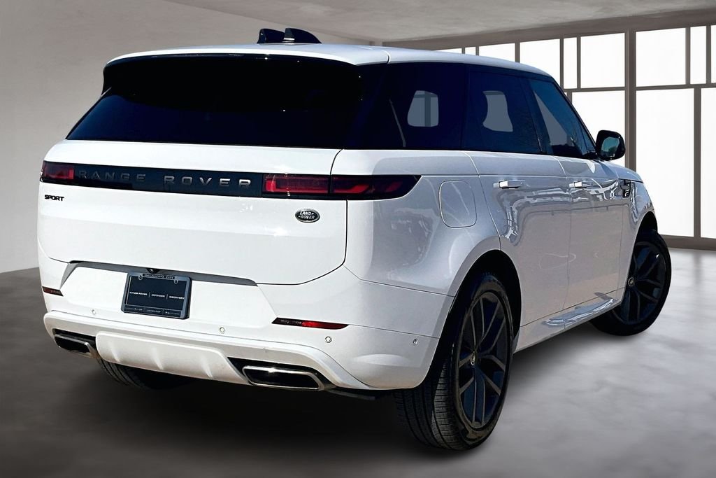 Used 2023 White Land Rover SE Dynamic image 2