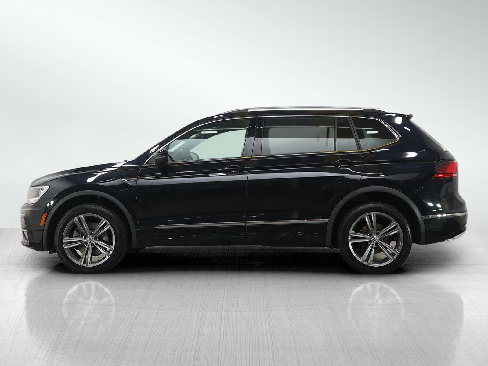 Used 2019 Volkswagen Tiguan SEL R-Line with VIN 3VV2B7AX5KM015229 for sale in Burnsville, Minnesota