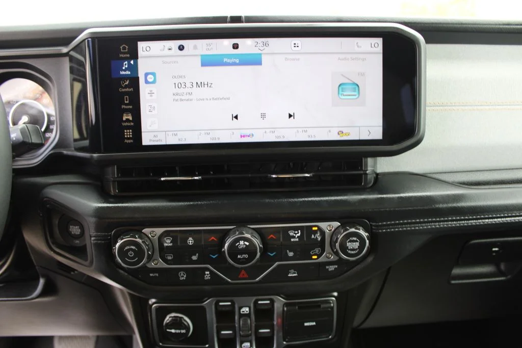 Used 2026  Jeep Sahara image 21