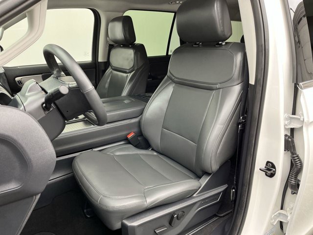Used 2026 Star White Metallic Tri-Coat Ford Active image 9