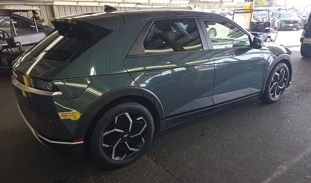 Used 2022 Green Hyundai SEL image 3