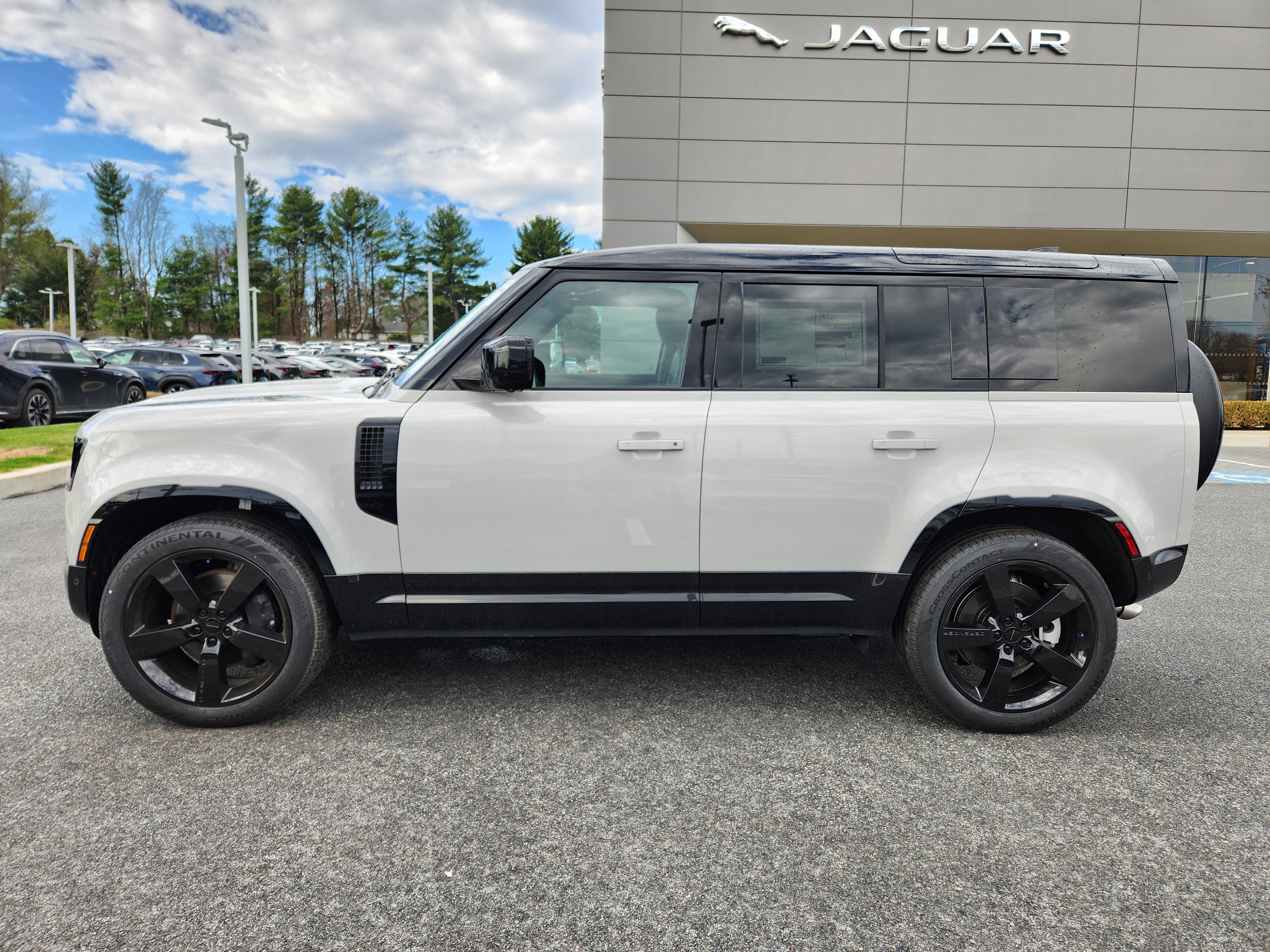 2026 Land Rover Defender X-Dynamic SE - Photo 5