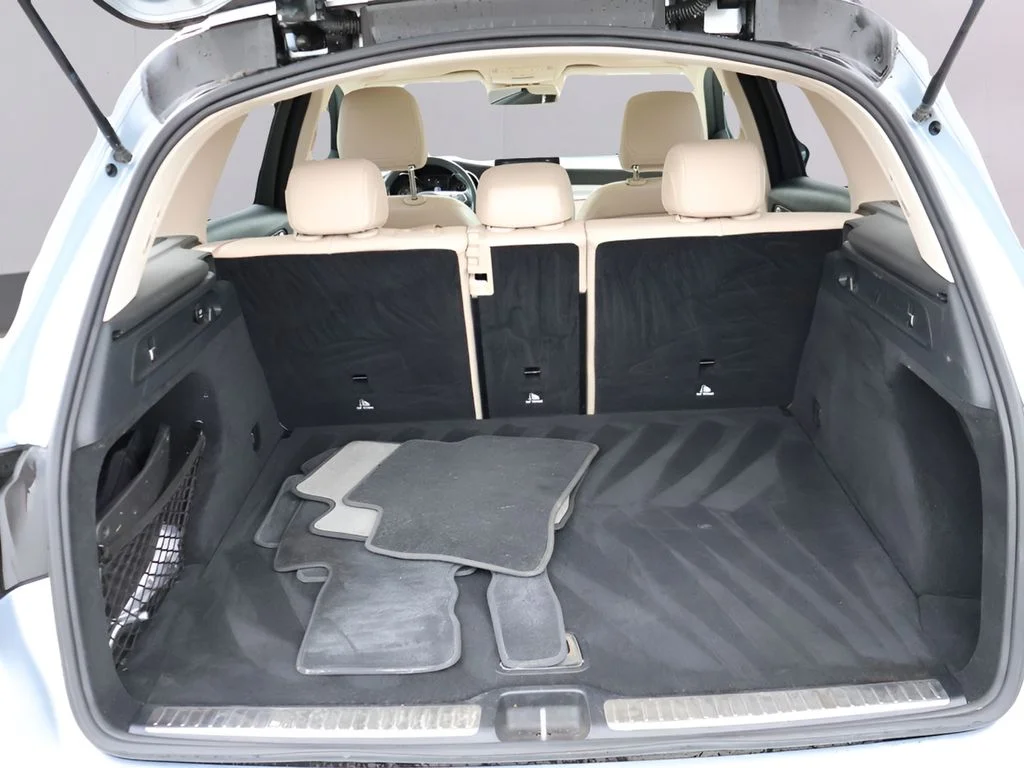 Used 2018 Diamond Silver Metallic Mercedes-Benz GLC 300 image 17