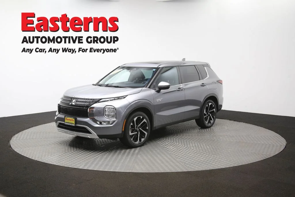 Used 2023 Silver Mitsubishi SE image 121