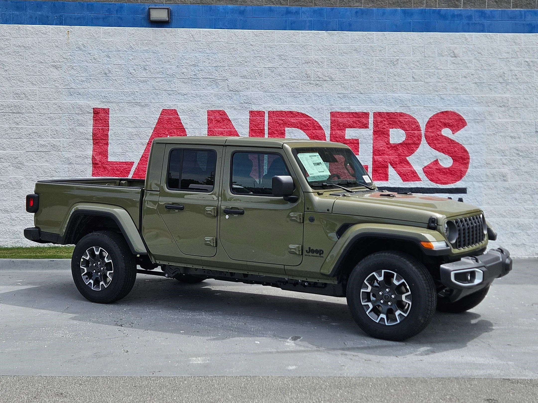 2026 Jeep Gladiator Sahara Auto's photo