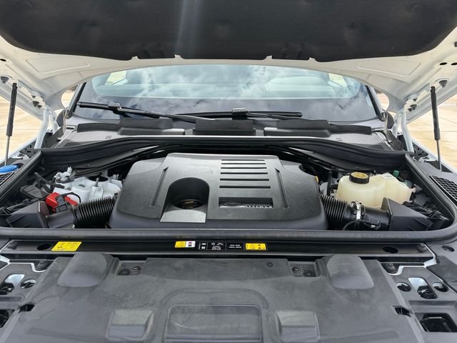 Certified Used 2025 Fuji White Land Rover SE image 19