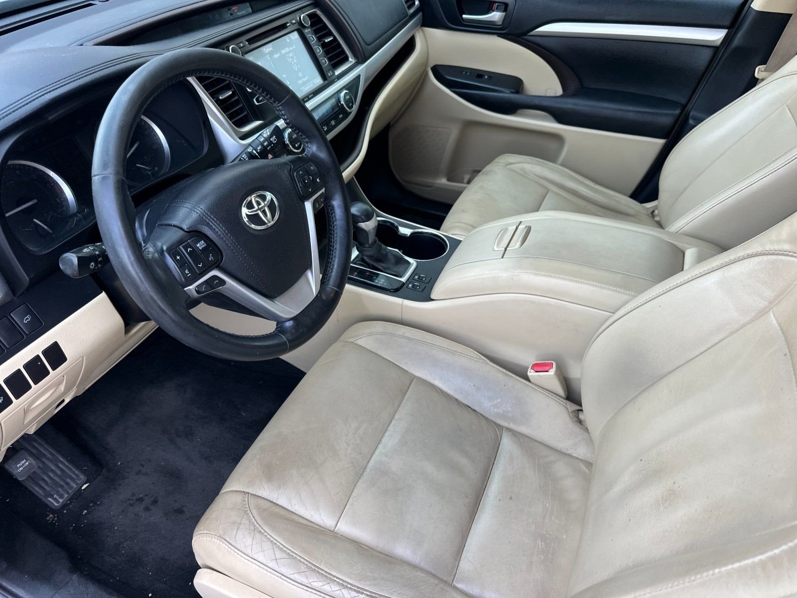 Used 2017 Shoreline Mist Toyota XLE image 9