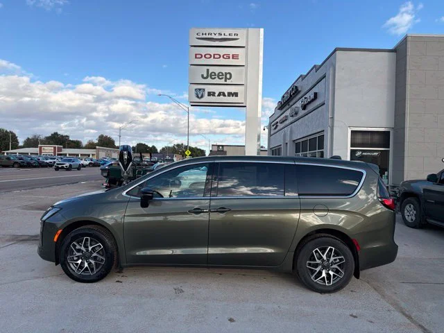 2027 Chrysler Pacifica Limited