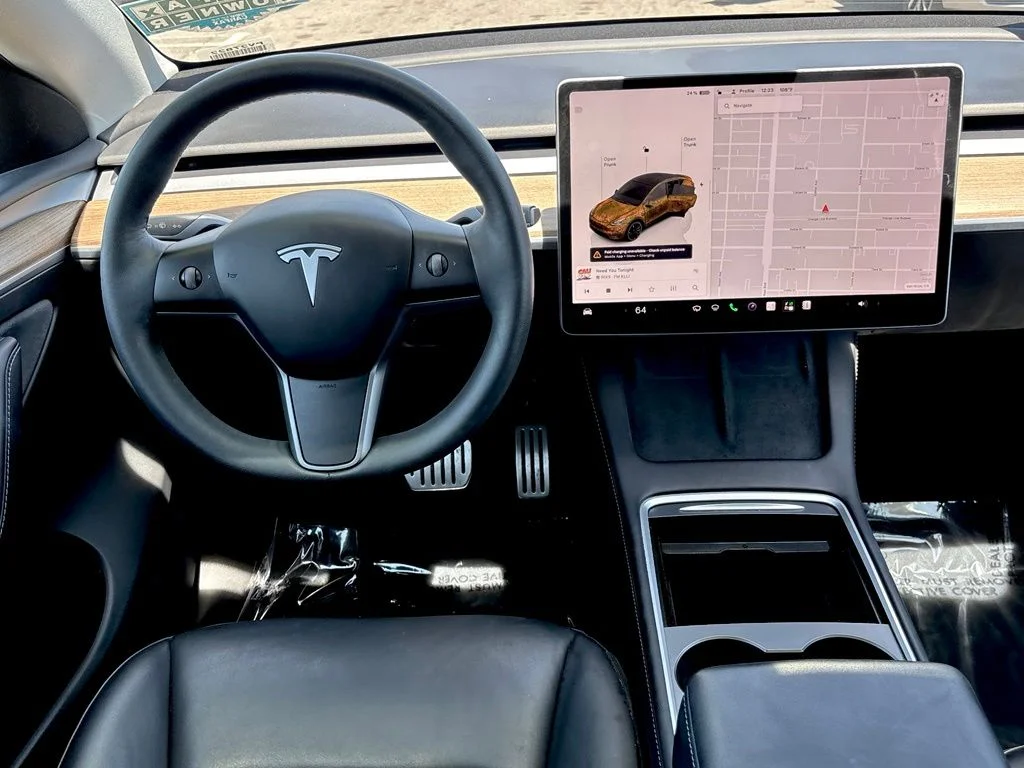 Used 2022  Tesla Performance image 21