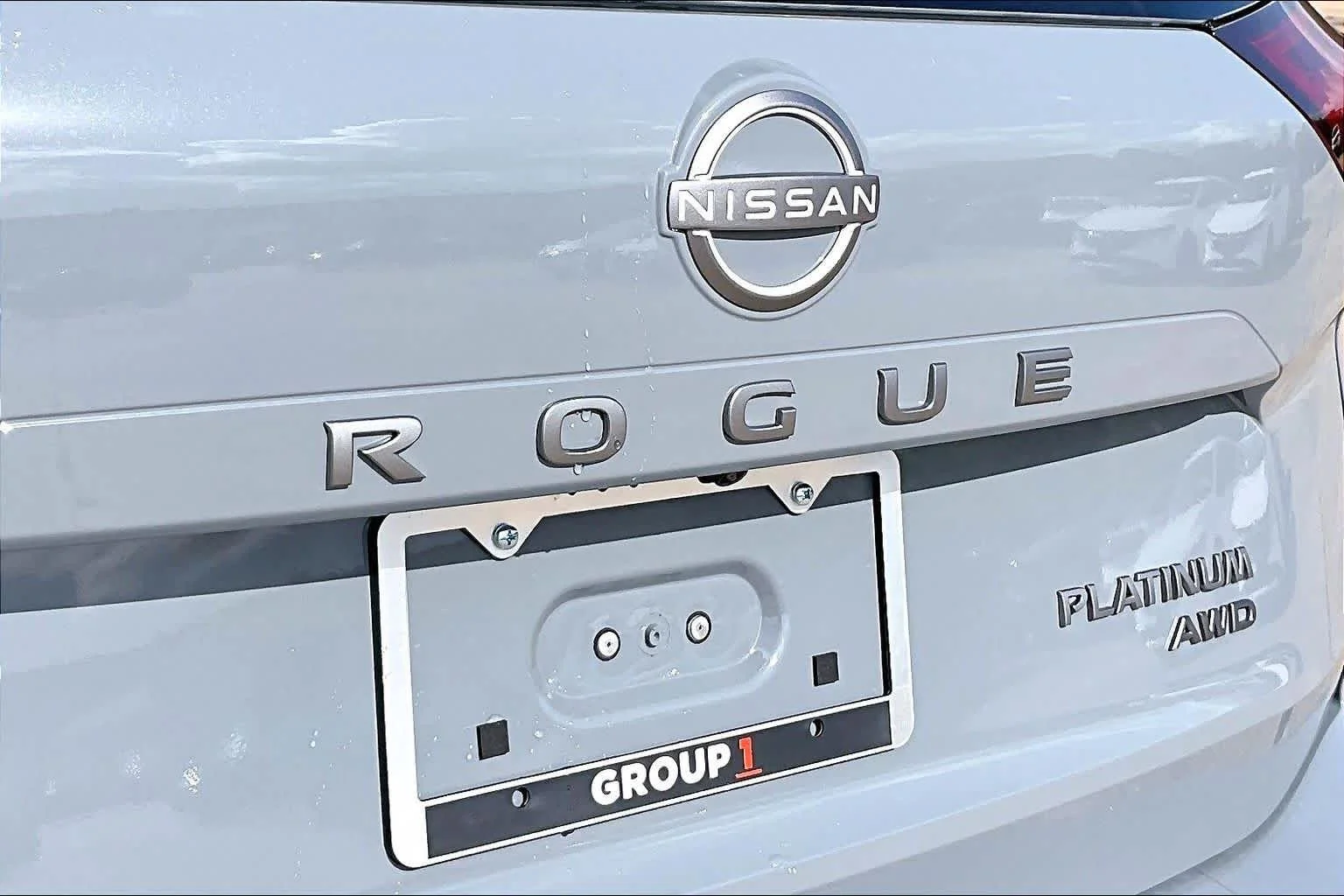 New 2026 Boulder Gray Pearl / Super Black Two-tone Nissan Platinum image 8