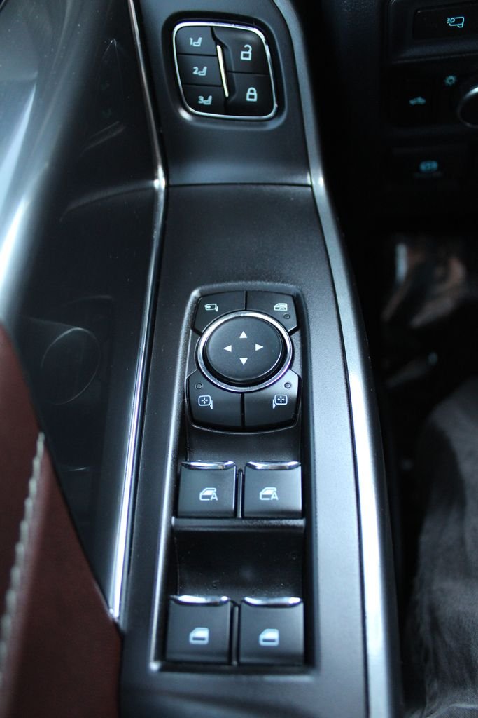 Used 2023  Ford Lariat image 23