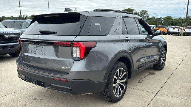 New 2026 Carbonized Gray Metallic Ford ST-Line image 49