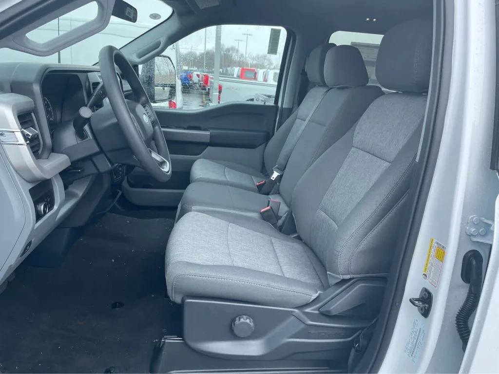 New 2026 Oxford White Ford F-250® XL image 15