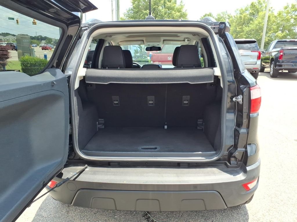 Used 2020 Shadow Black Ford SE image 27