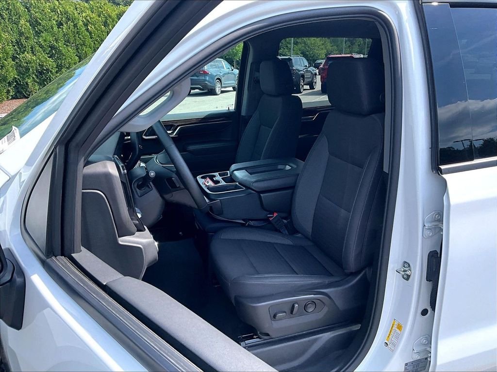 Used 2024 White GMC Elevation image 10