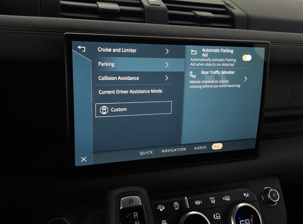 2025 LAND ROVER DEFENDER - Image 29