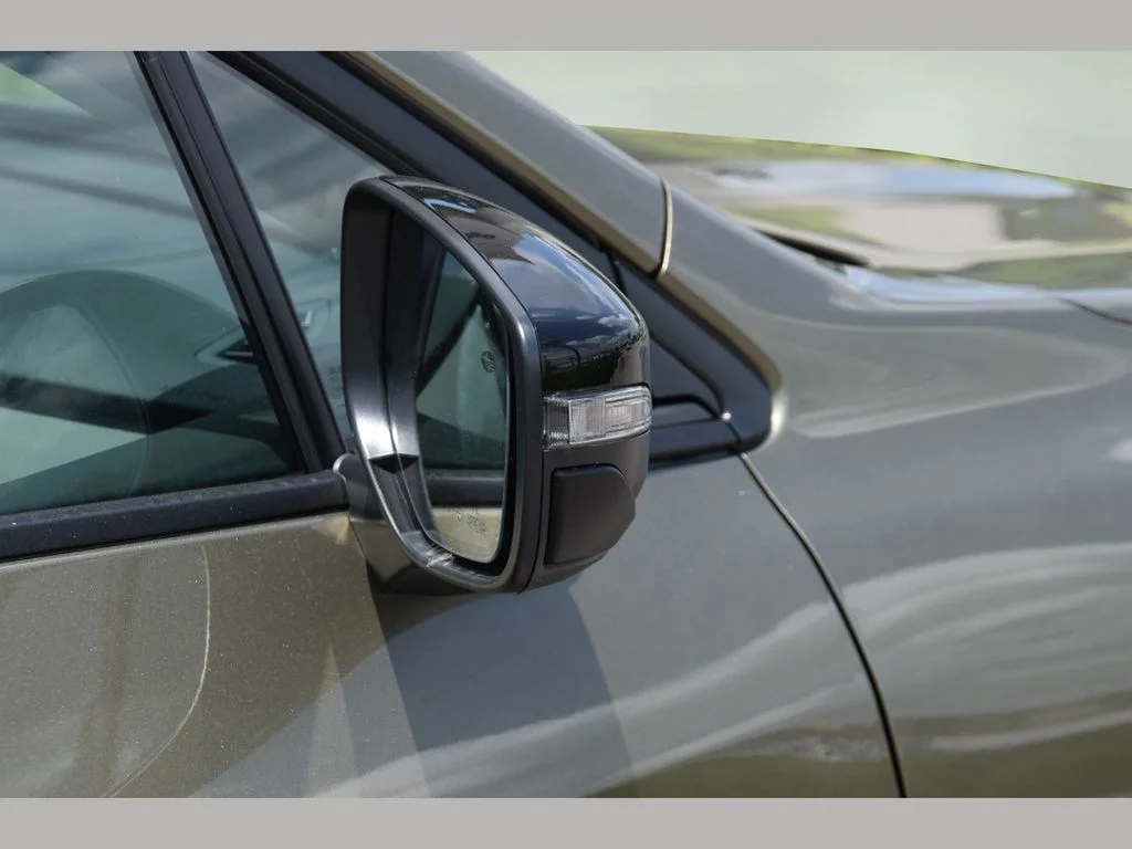 Used 2025 Autumn Green Metallic Subaru Onyx Edition image 30