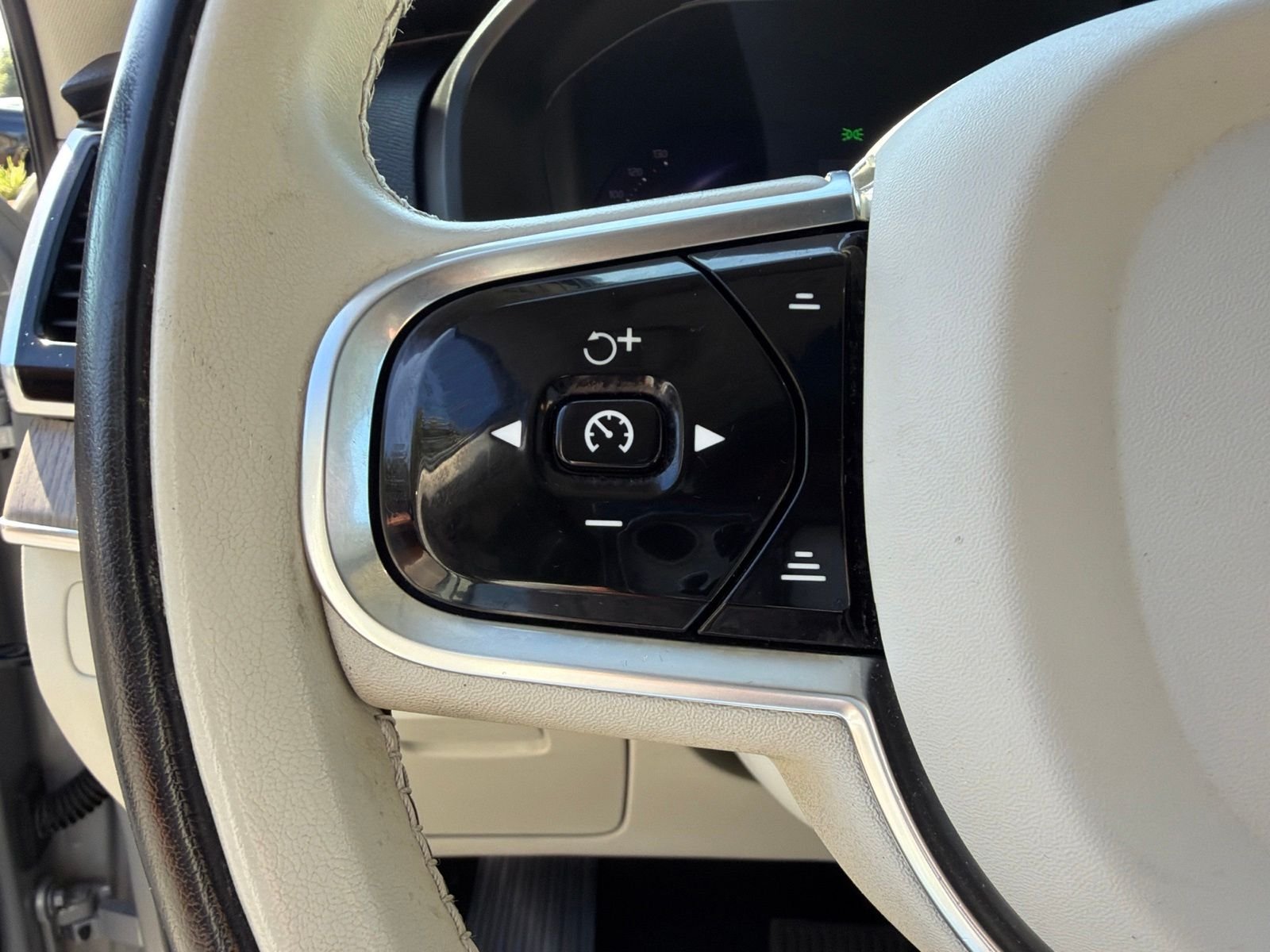 2024 Volvo XC90 Plus - Photo 25