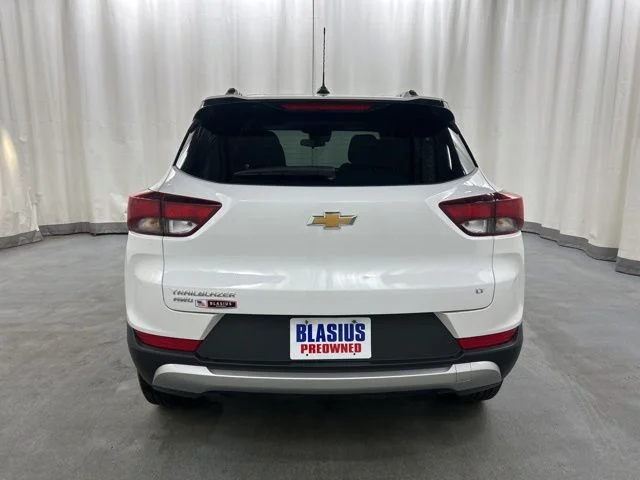 Used 2025 White Chevrolet LT image 5