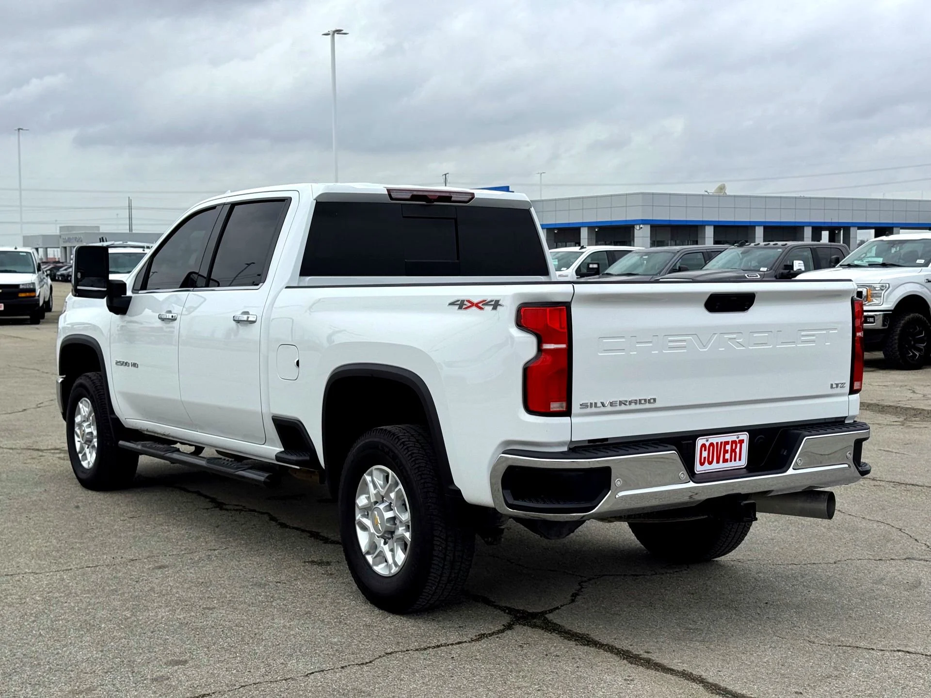 Used 2025 Summit White Chevrolet LTZ image 9