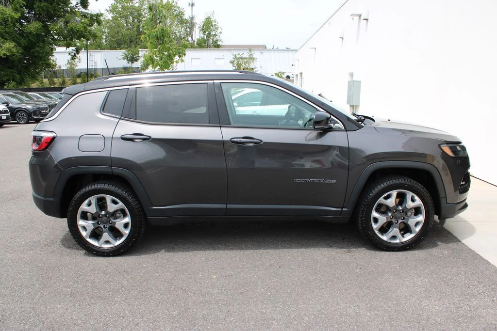 Used 2022 Gray Jeep Limited image 33