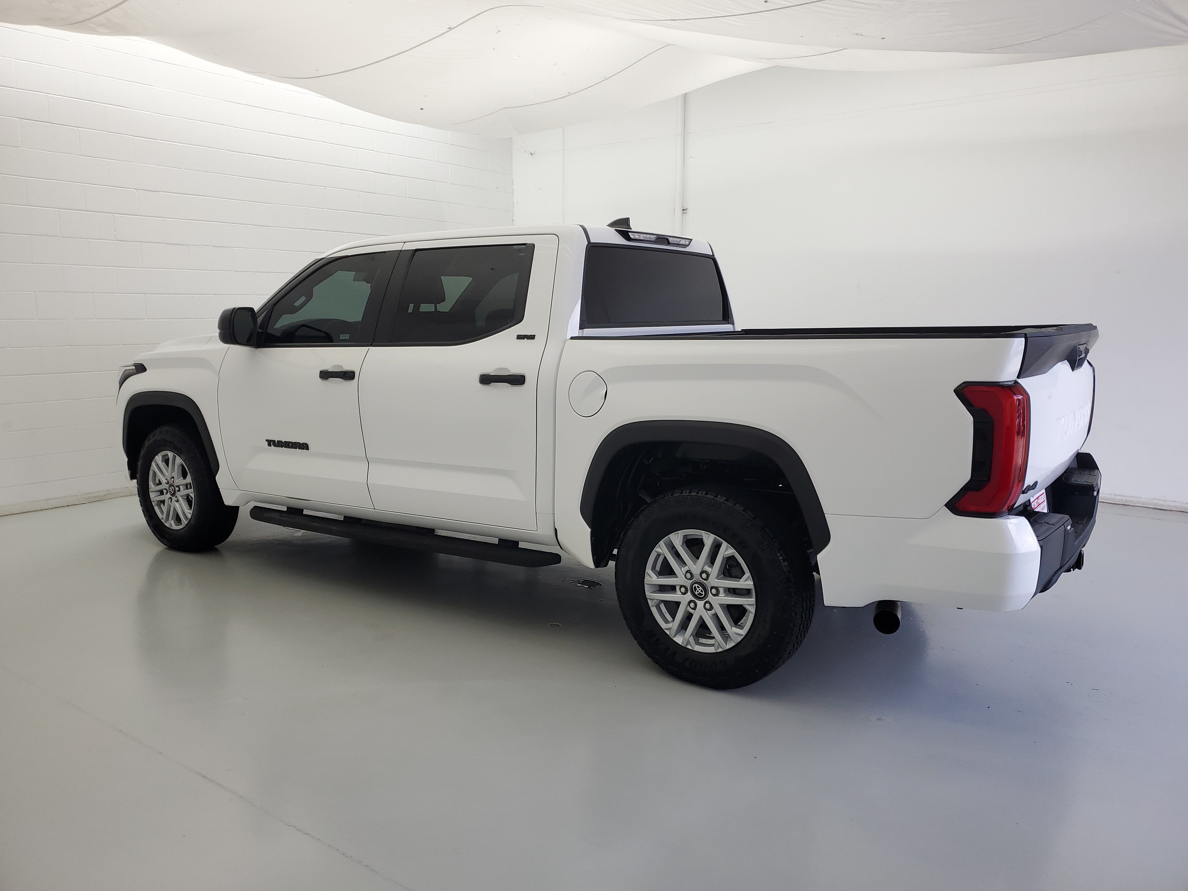 Used 2025 Ice Cap Toyota SR5 image 7