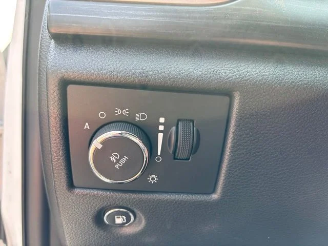 Used 2019 Bright White Clearcoat Jeep Altitude image 15