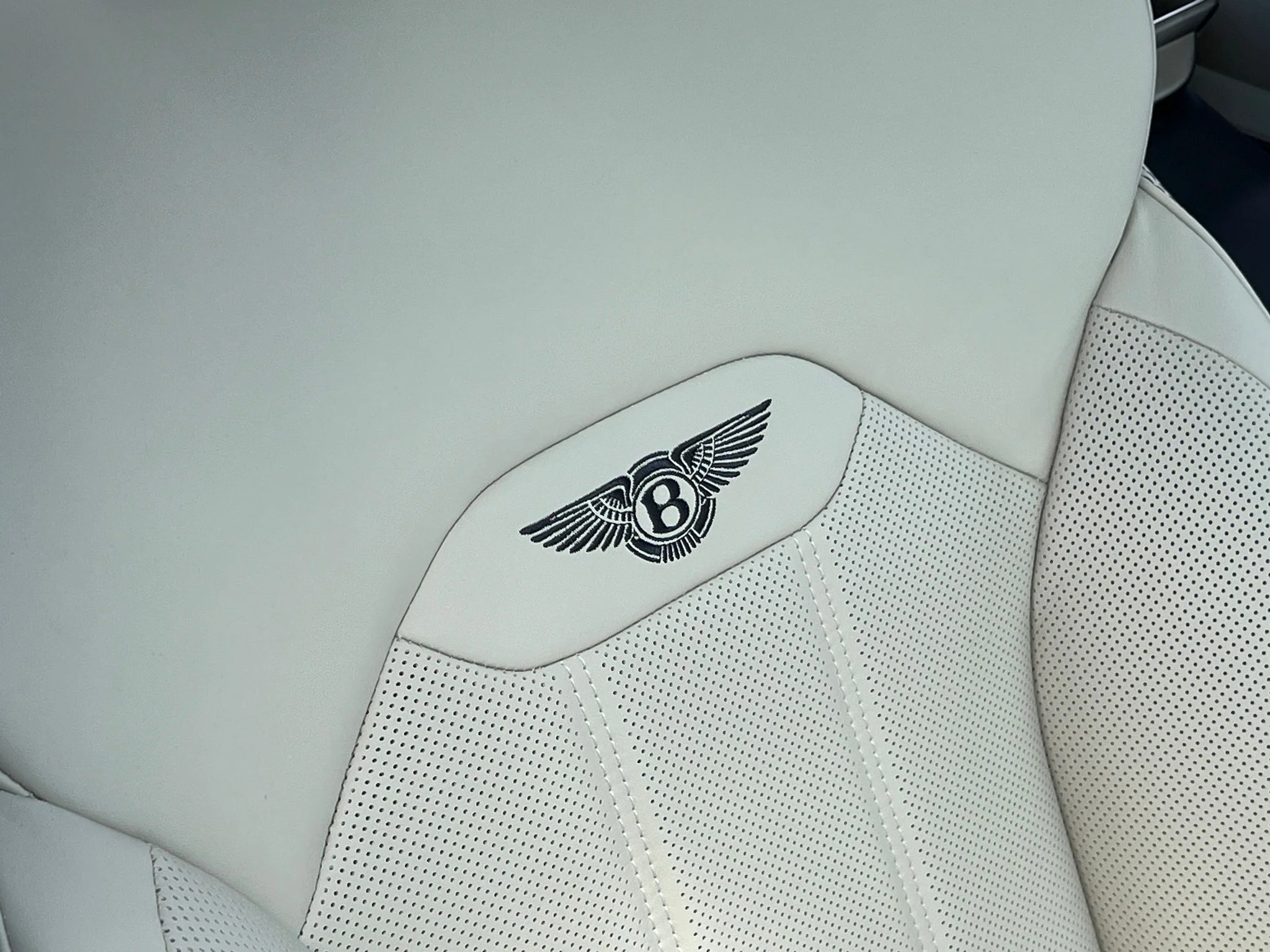 New 2026 White Bentley  image 45