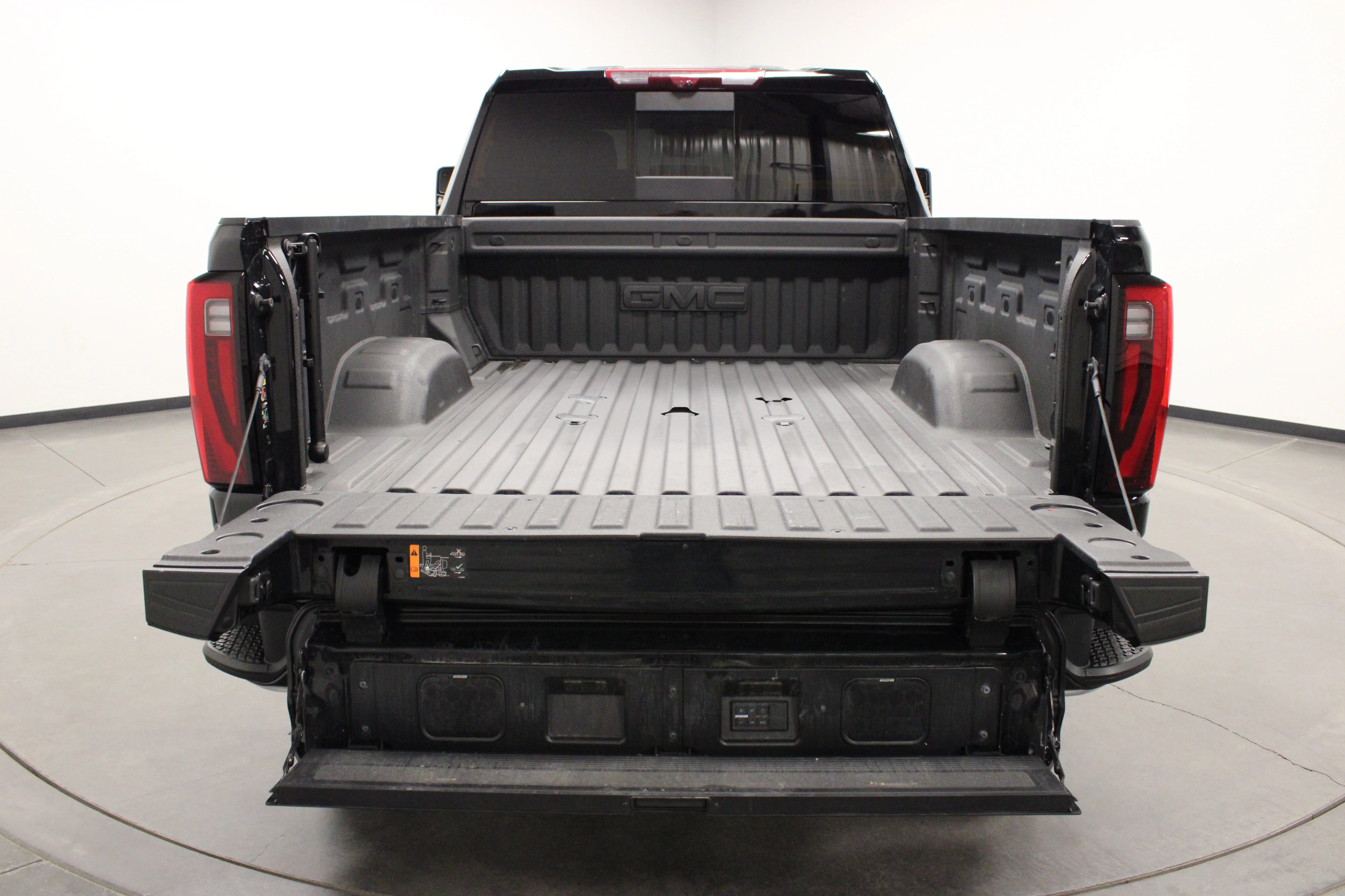 Used 2025 Onyx Black GMC Denali Ultimate image 17
