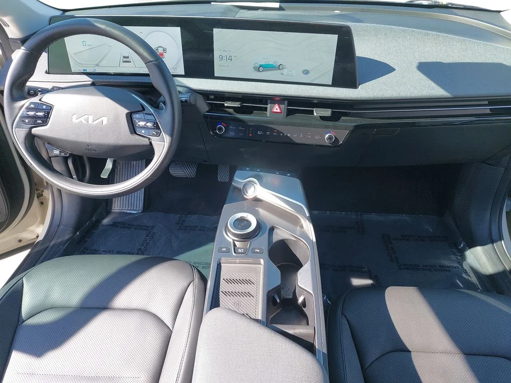Used 2023 White Kia Wind image 9