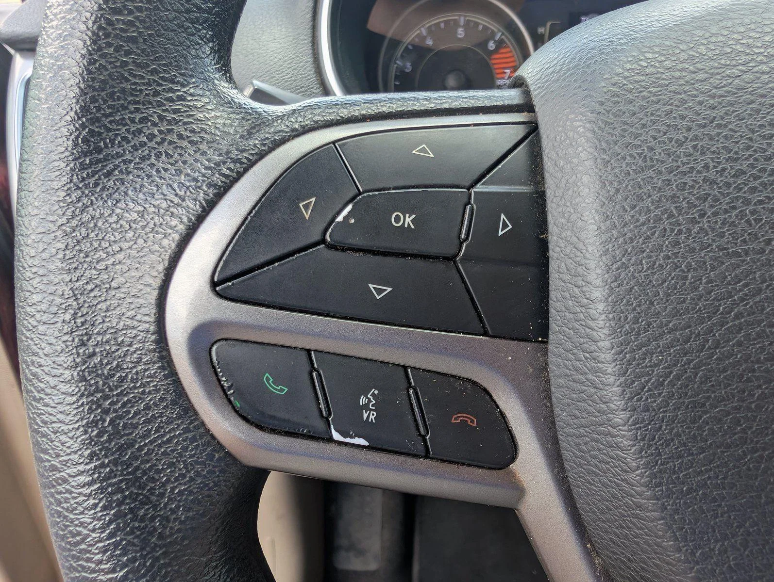 Used 2019 Velvet Red Pearlcoat Jeep Latitude image 21