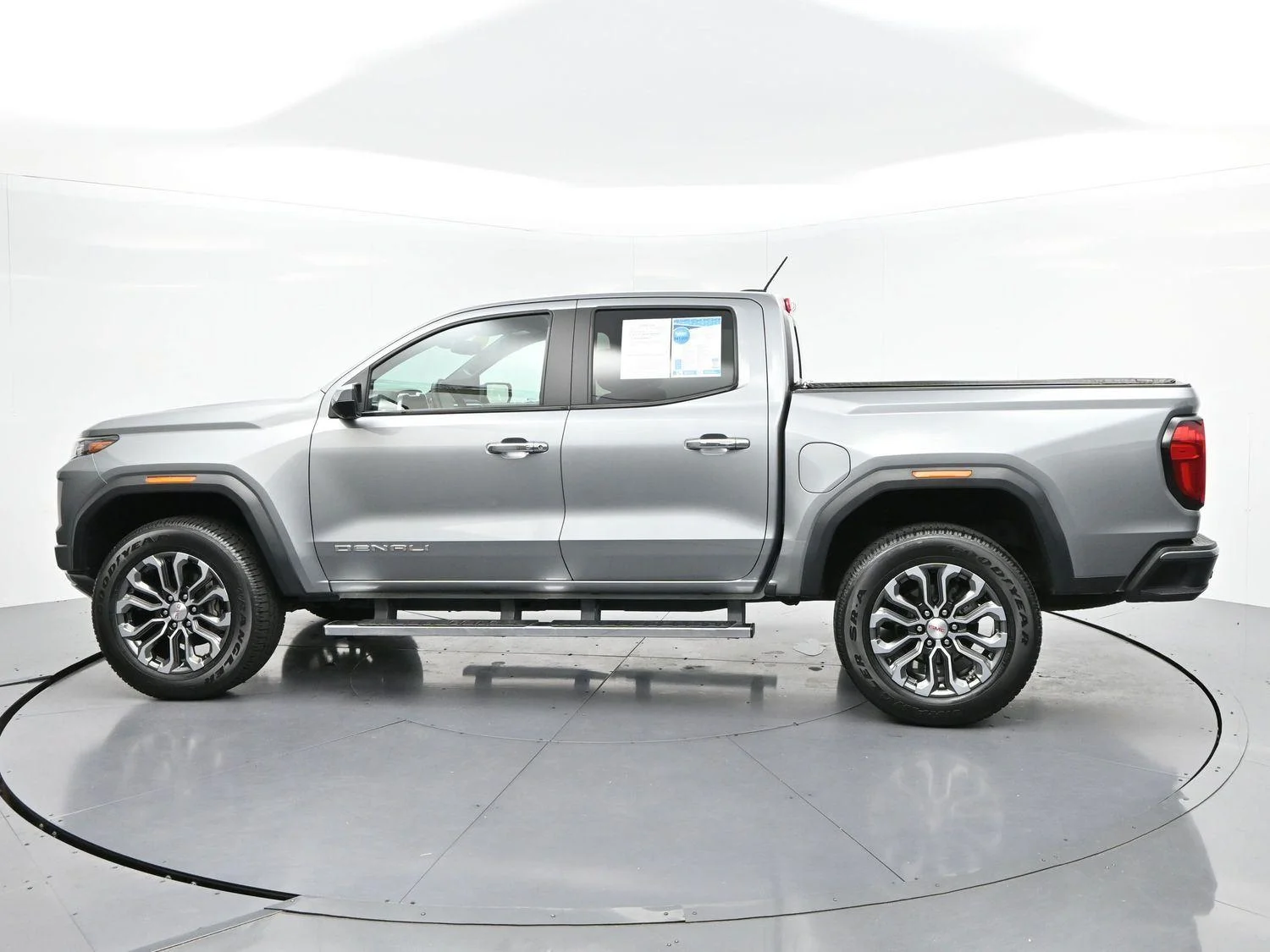 Used 2023 Sterling Metallic GMC Denali image 4