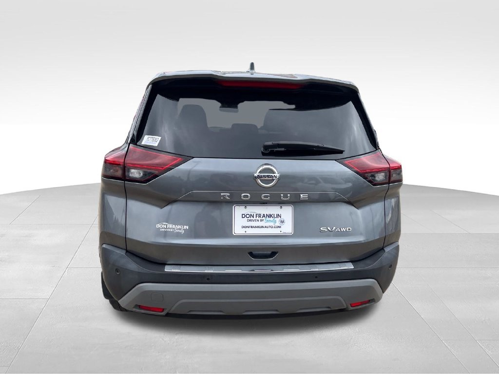 Used 2021 Gray Nissan SV image 4