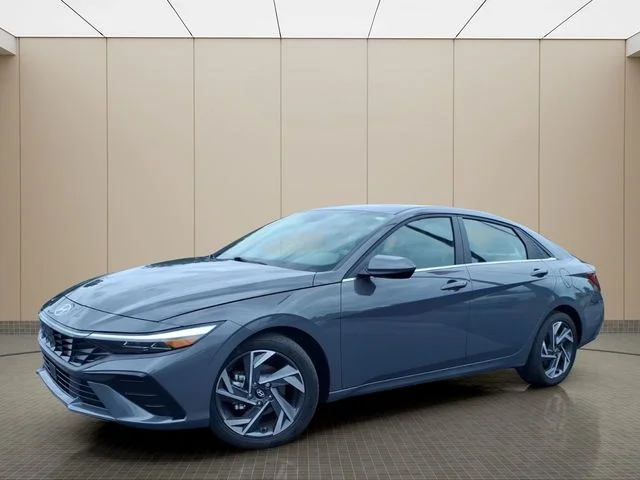 Used 2024 Gray Hyundai SEL image 2