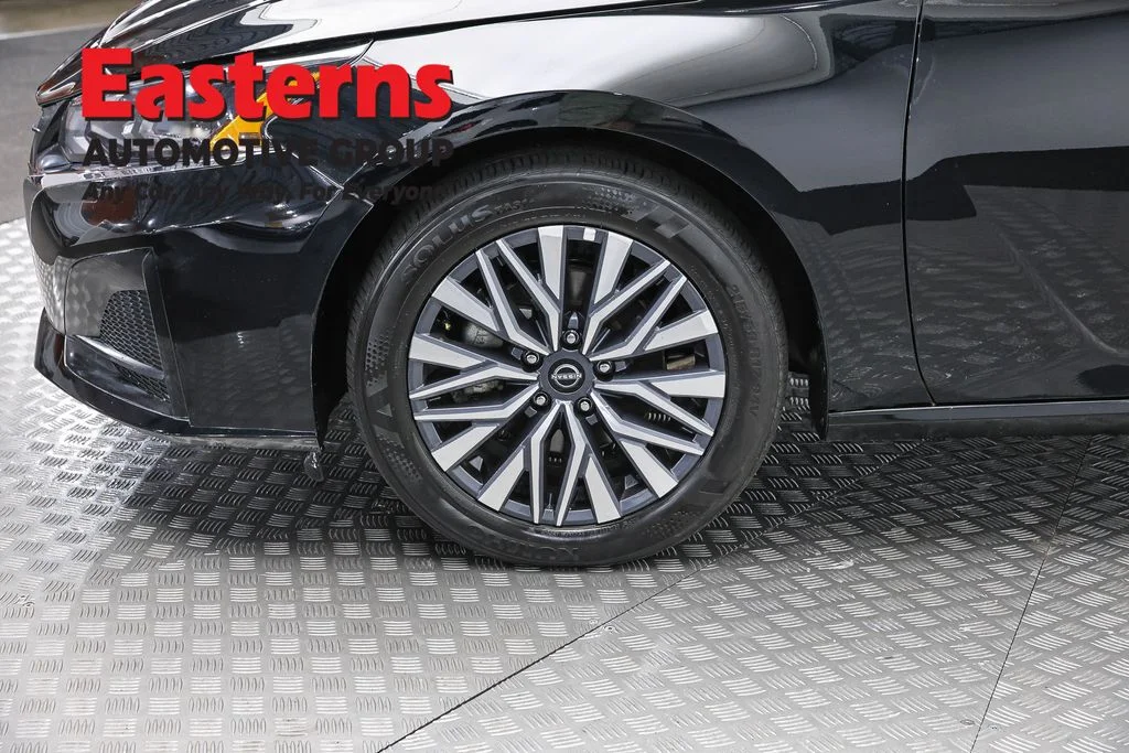 Used 2025 Black Nissan 2.5 SV image 30