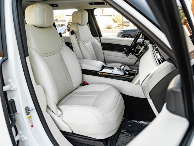 Used 2025 Fuji White Land Rover SE image 35