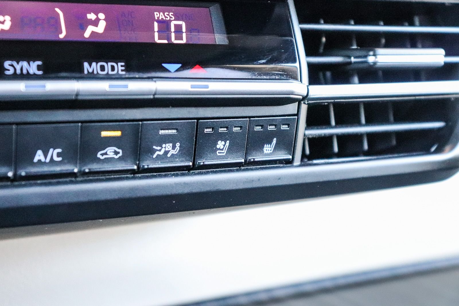 Certified Used 2024 Pearl Toyota Platinum image 32