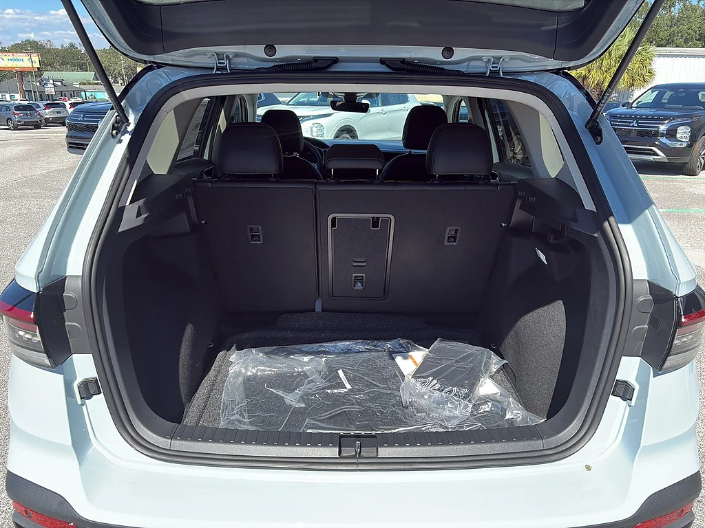 New 2027 Monument Gray w/ Deep Black Roof Volkswagen SE Black FWD image 9