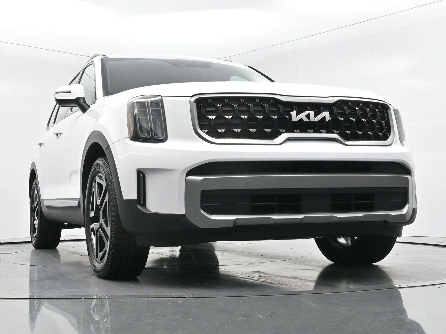 Used 2023 Glacial White Pearl Kia EX X-Line image 51